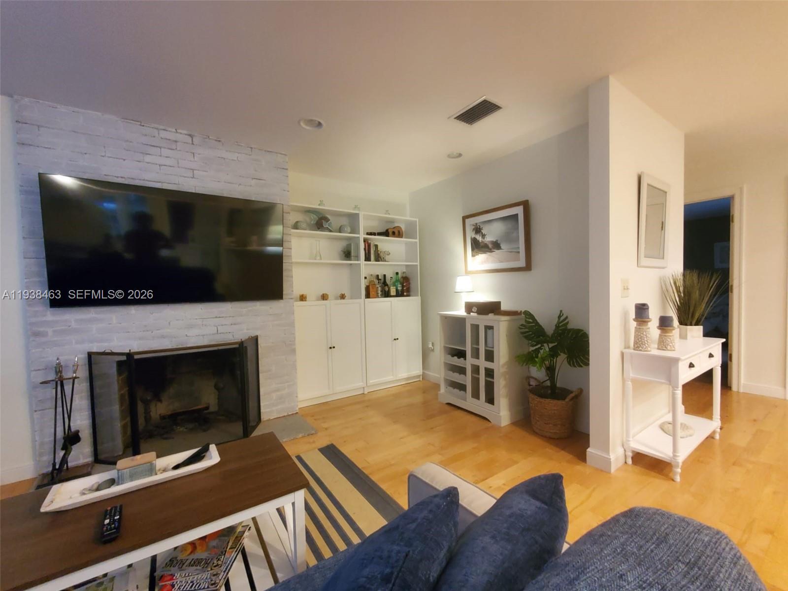 L V HULLS - Residential