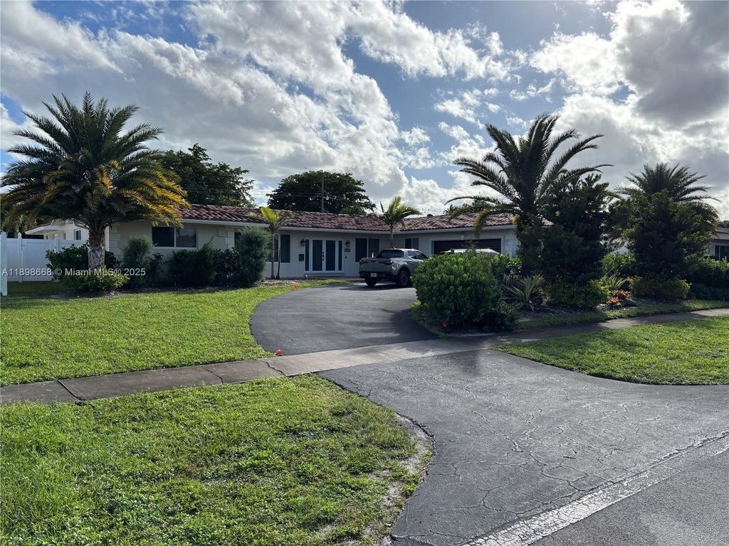 Photo of 4812 Van Buren St, Hollywood, FL 33021 (MLS # A11898668)