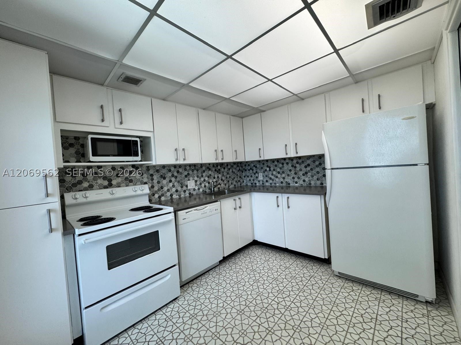 2950 N Palm Aire Dr 605