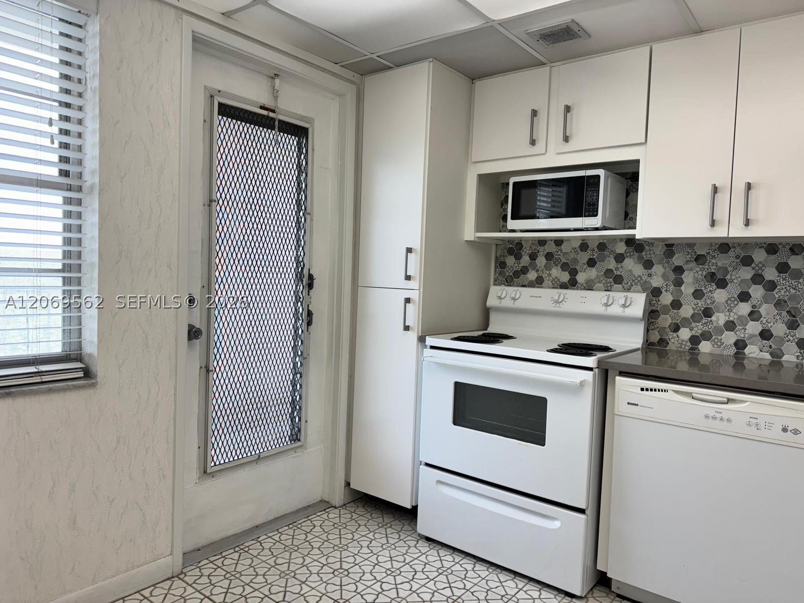2950 N Palm Aire Dr 605