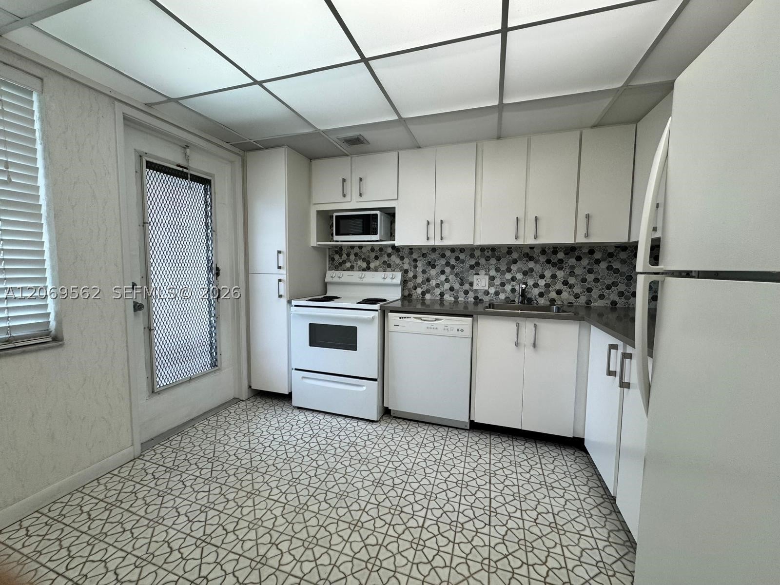 2950 N Palm Aire Dr 605