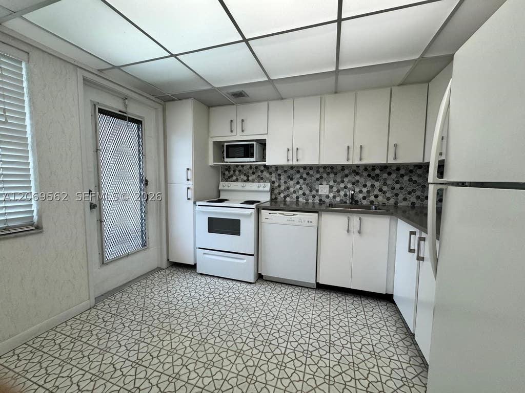 Photo of 2950 N Palm Aire Dr #605, Pompano Beach, FL 33069 (MLS # A12069562)