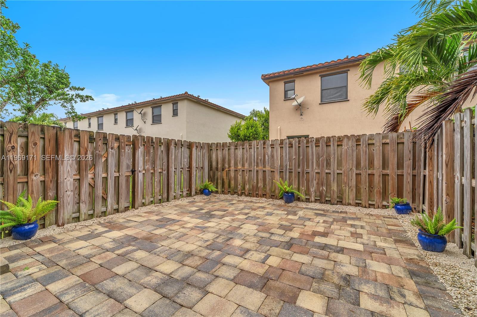 COCO PALM ESTATES - Residential Lease