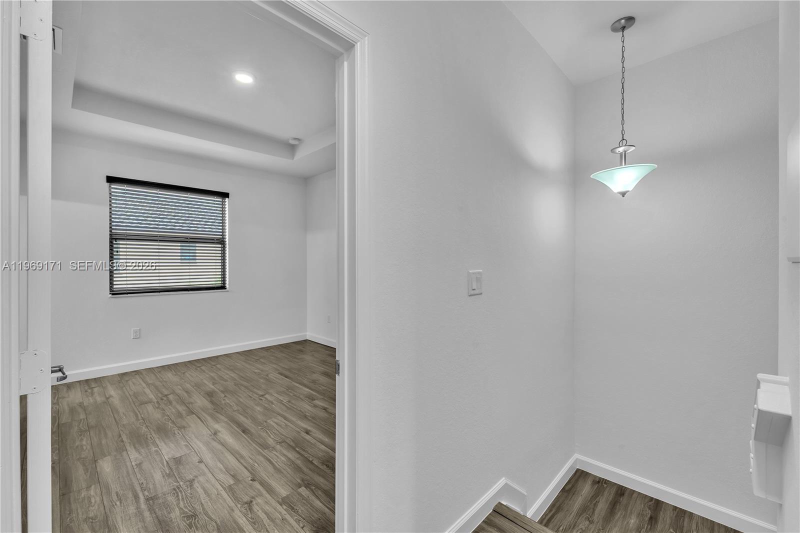 COCO PALM ESTATES - Residential Lease