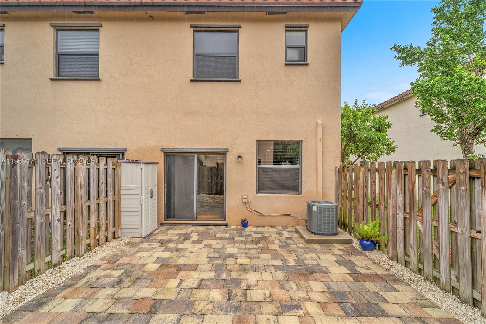 COCO PALM ESTATES - Residential Lease