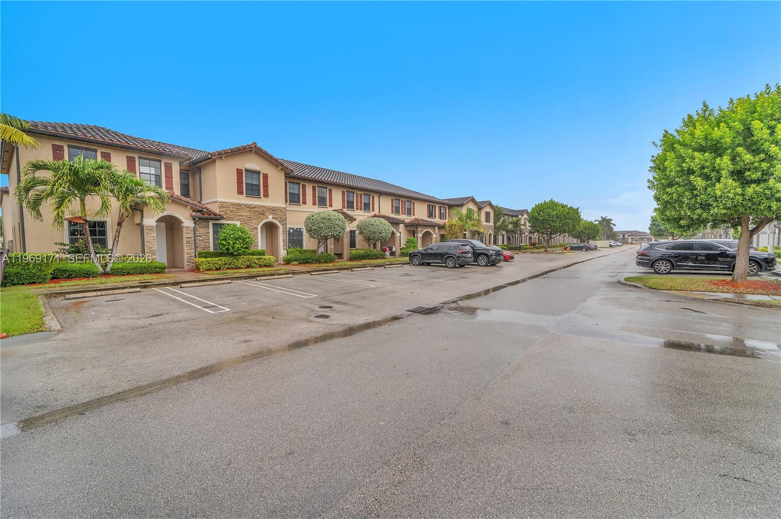 COCO PALM ESTATES - Residential Lease