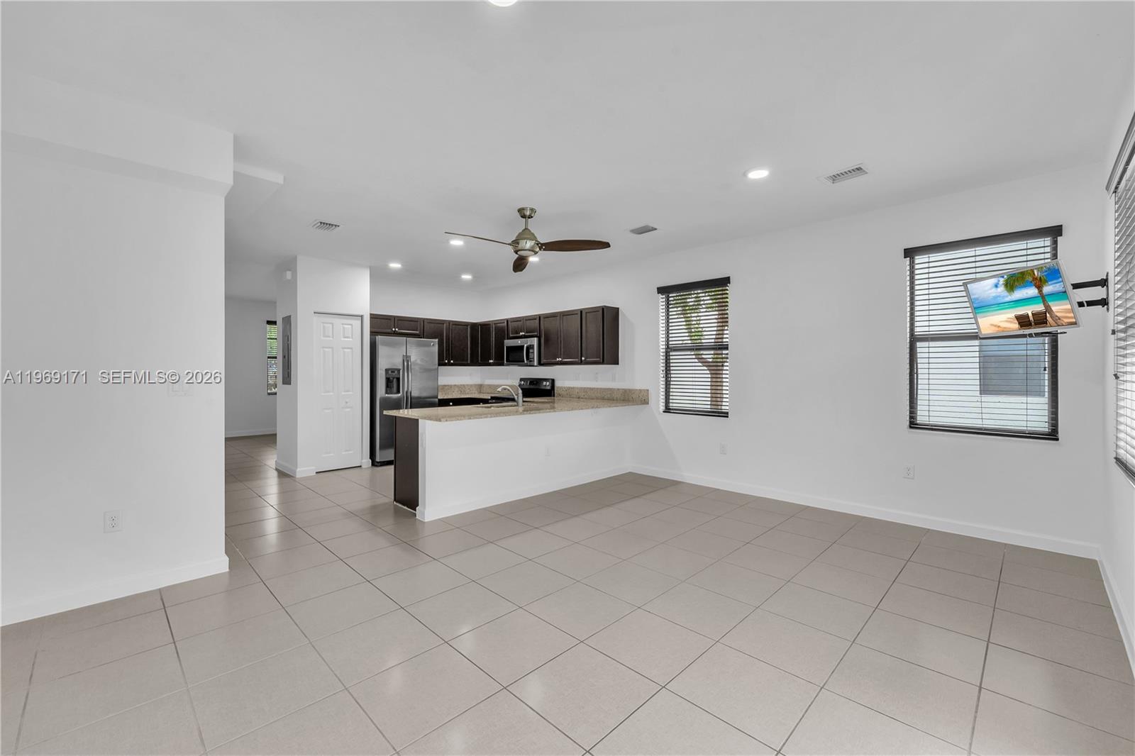 COCO PALM ESTATES - Residential Lease