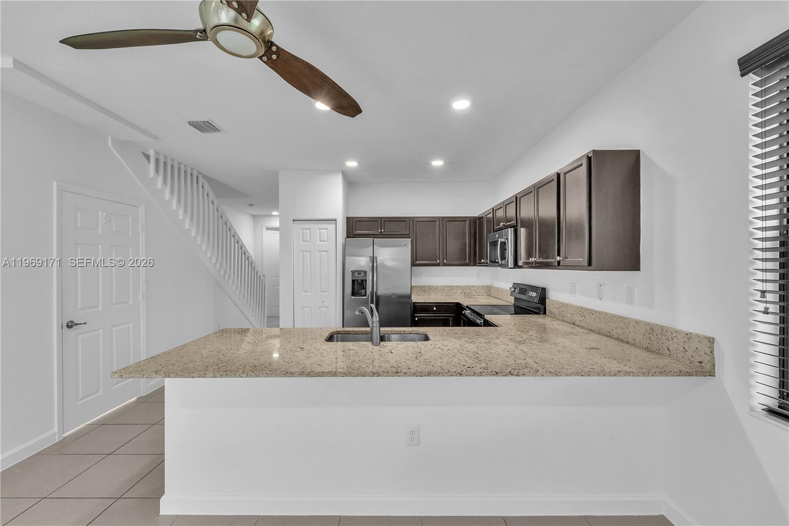 COCO PALM ESTATES - Residential Lease