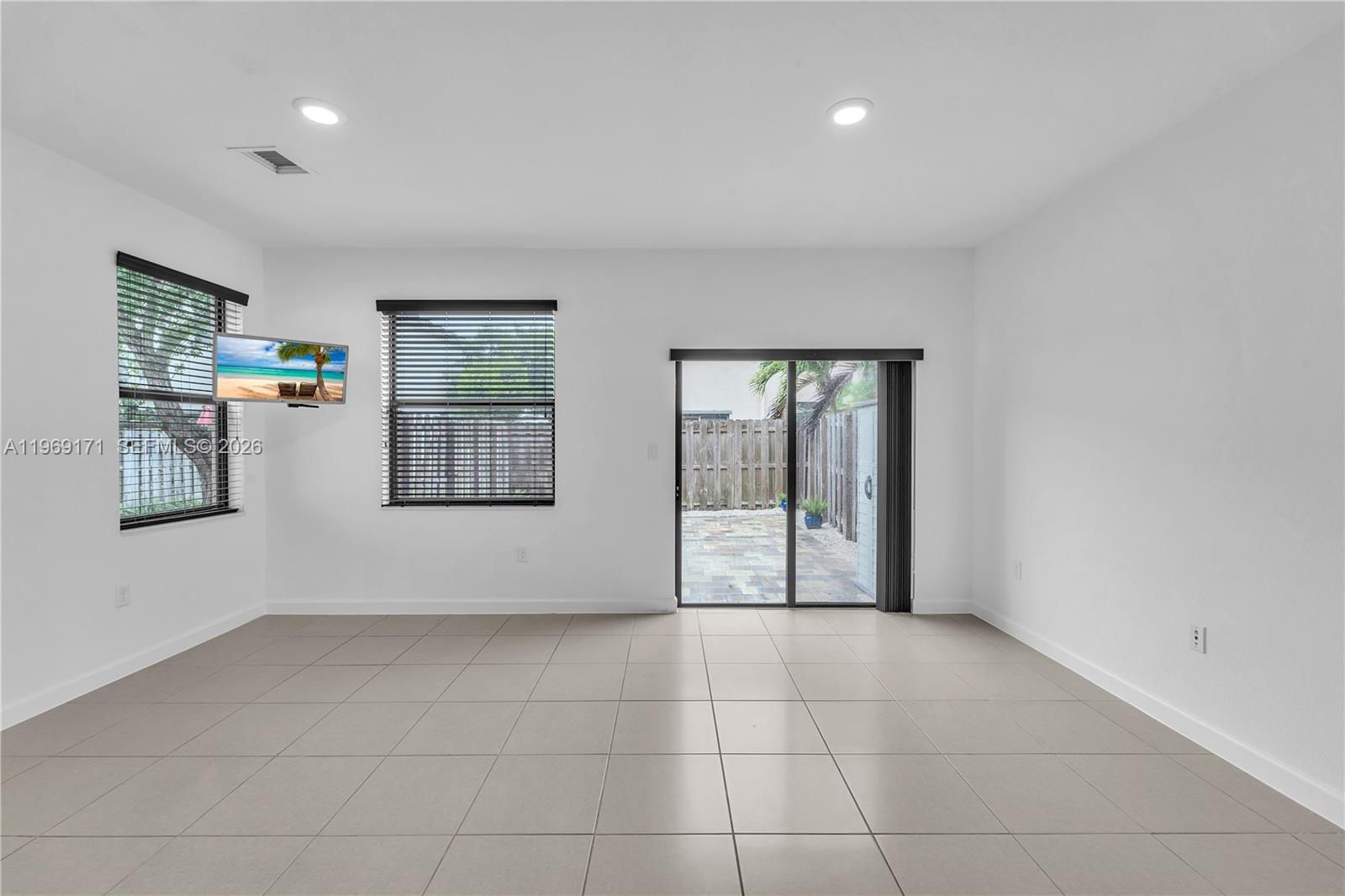 COCO PALM ESTATES - Residential Lease