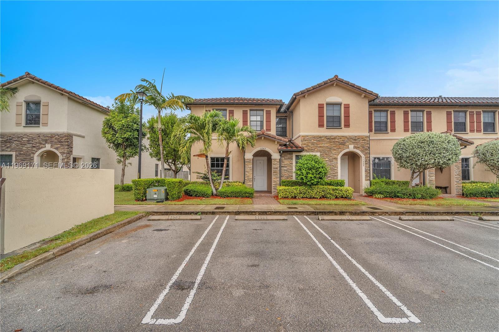 COCO PALM ESTATES - Residential Lease