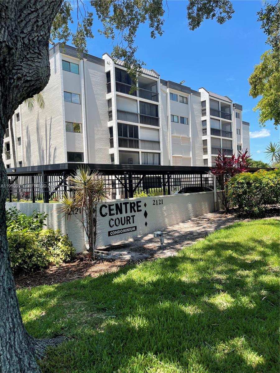 CENTRE COURT - Residential