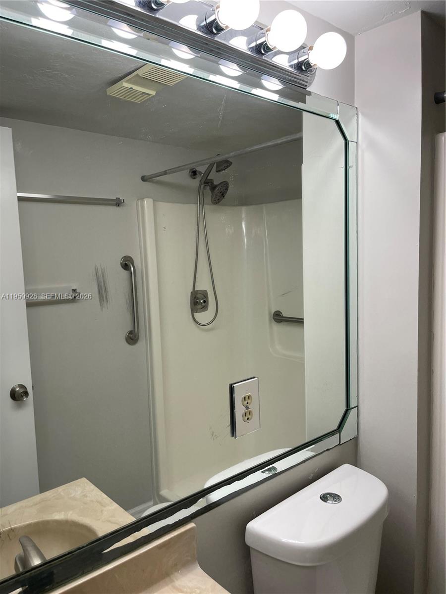 CENTRE COURT - Residential