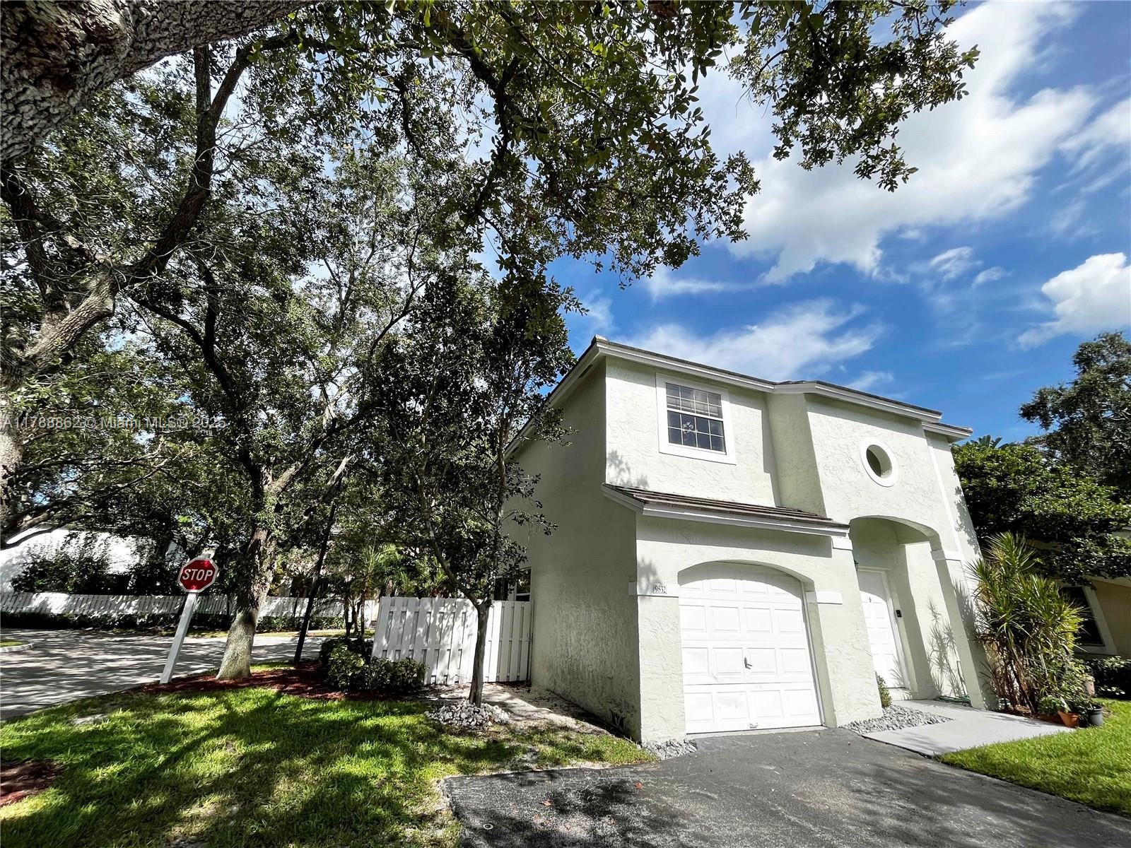 9832 NW 9th Ct