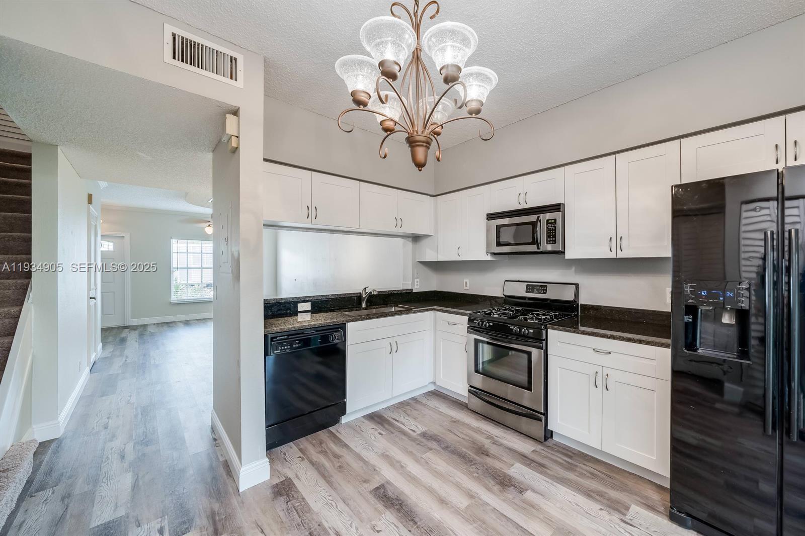 8040 Sanibel Dr 8040