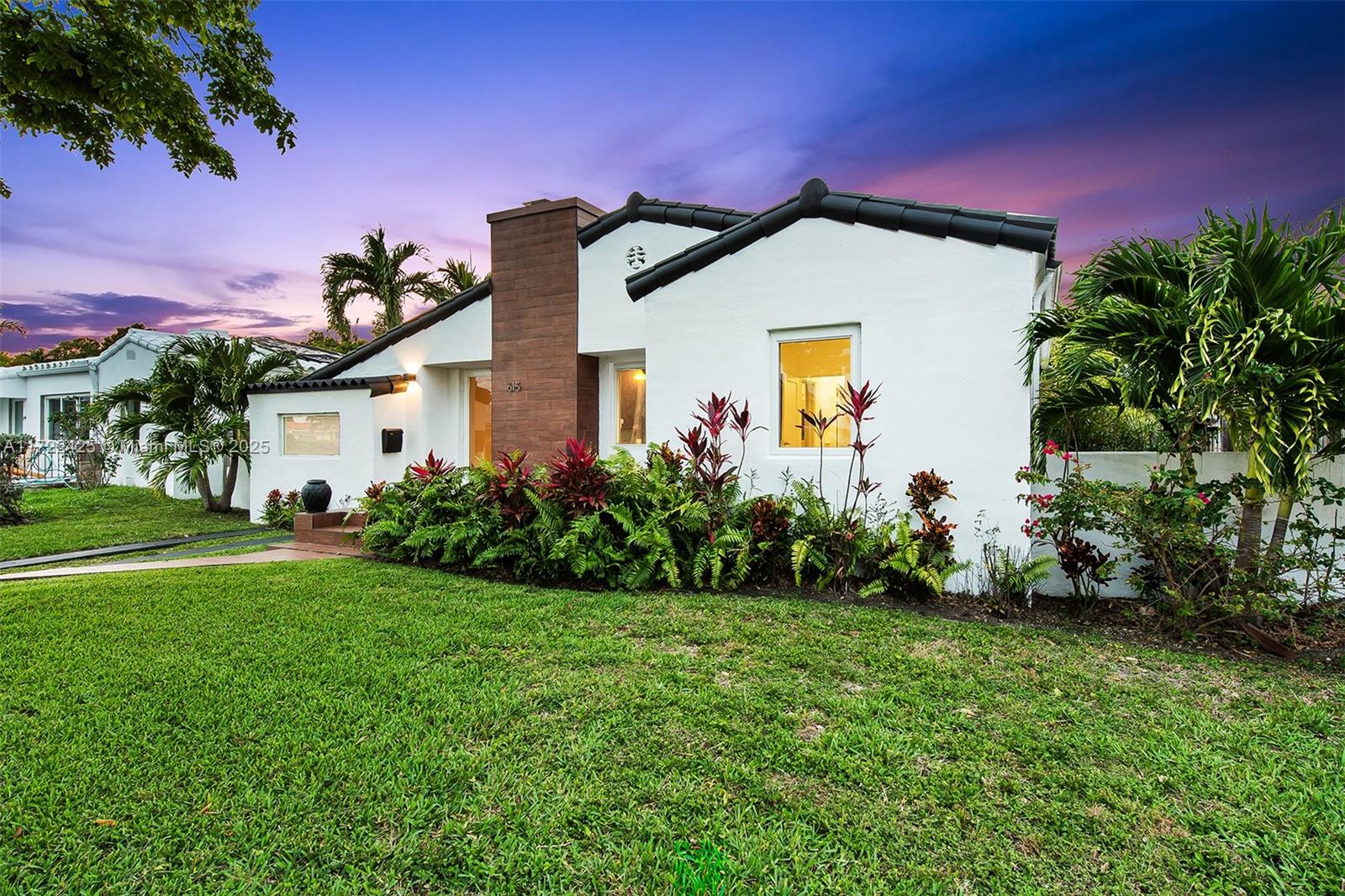 1615 Bay Dr