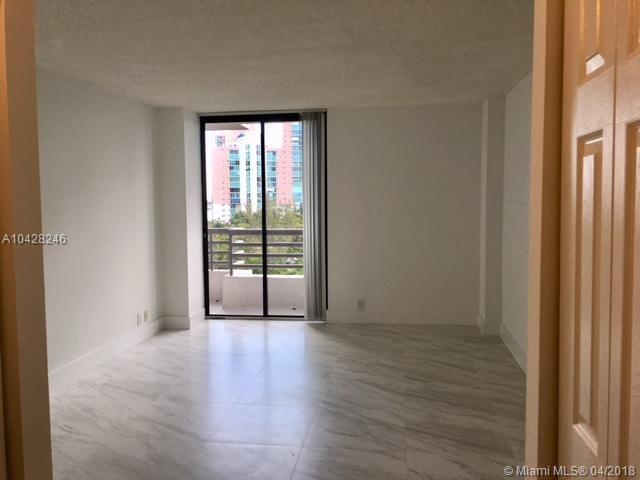 PARC CENTRAL AVENTURA SOU - Residential Lease