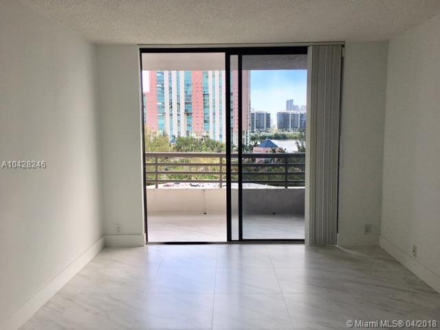 PARC CENTRAL AVENTURA SOU - Residential Lease