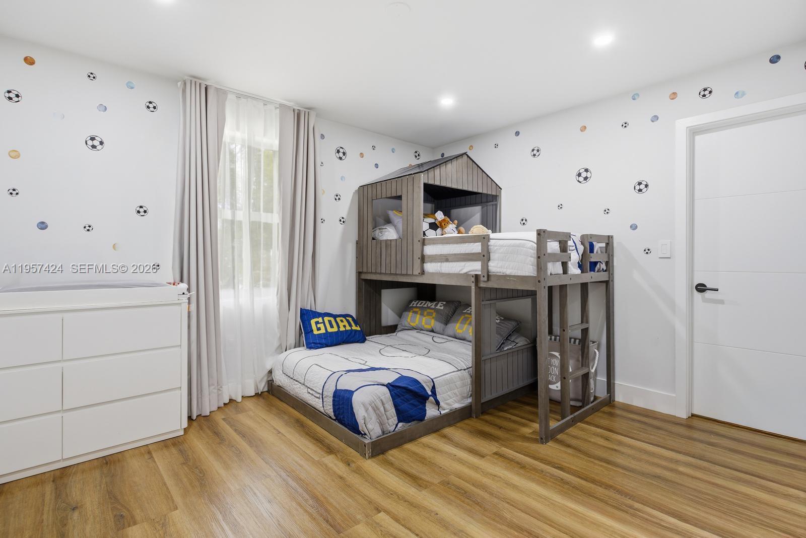 DORAL ESTATES - Residential