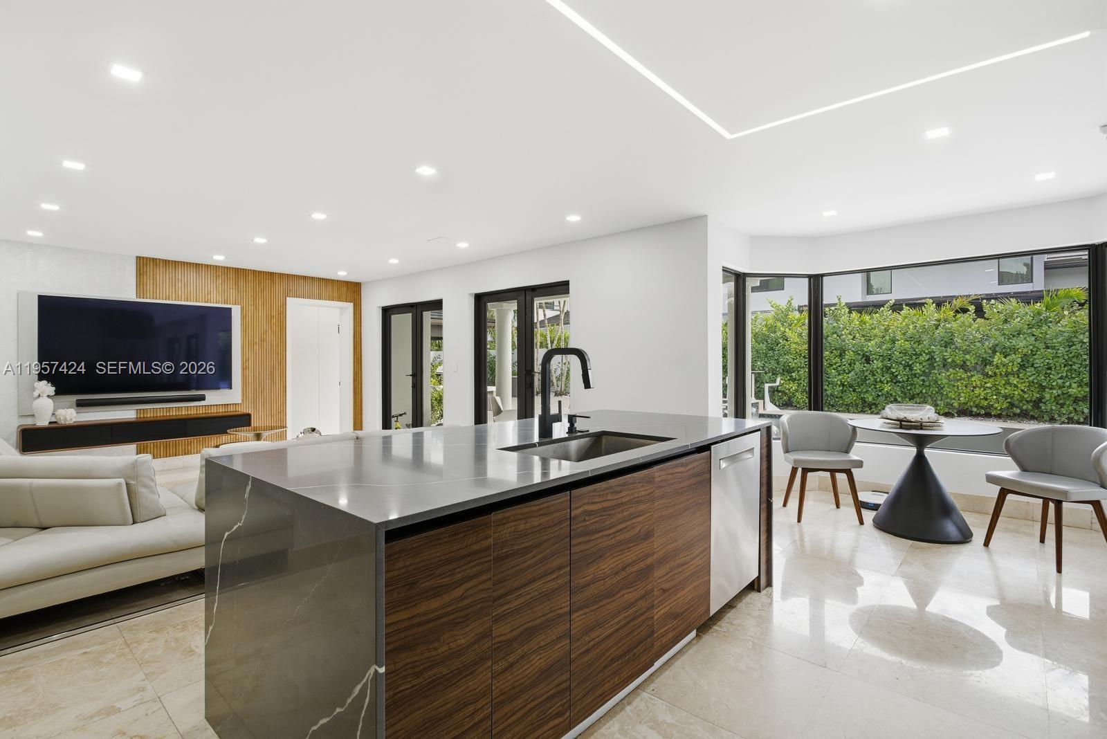 DORAL ESTATES - Residential