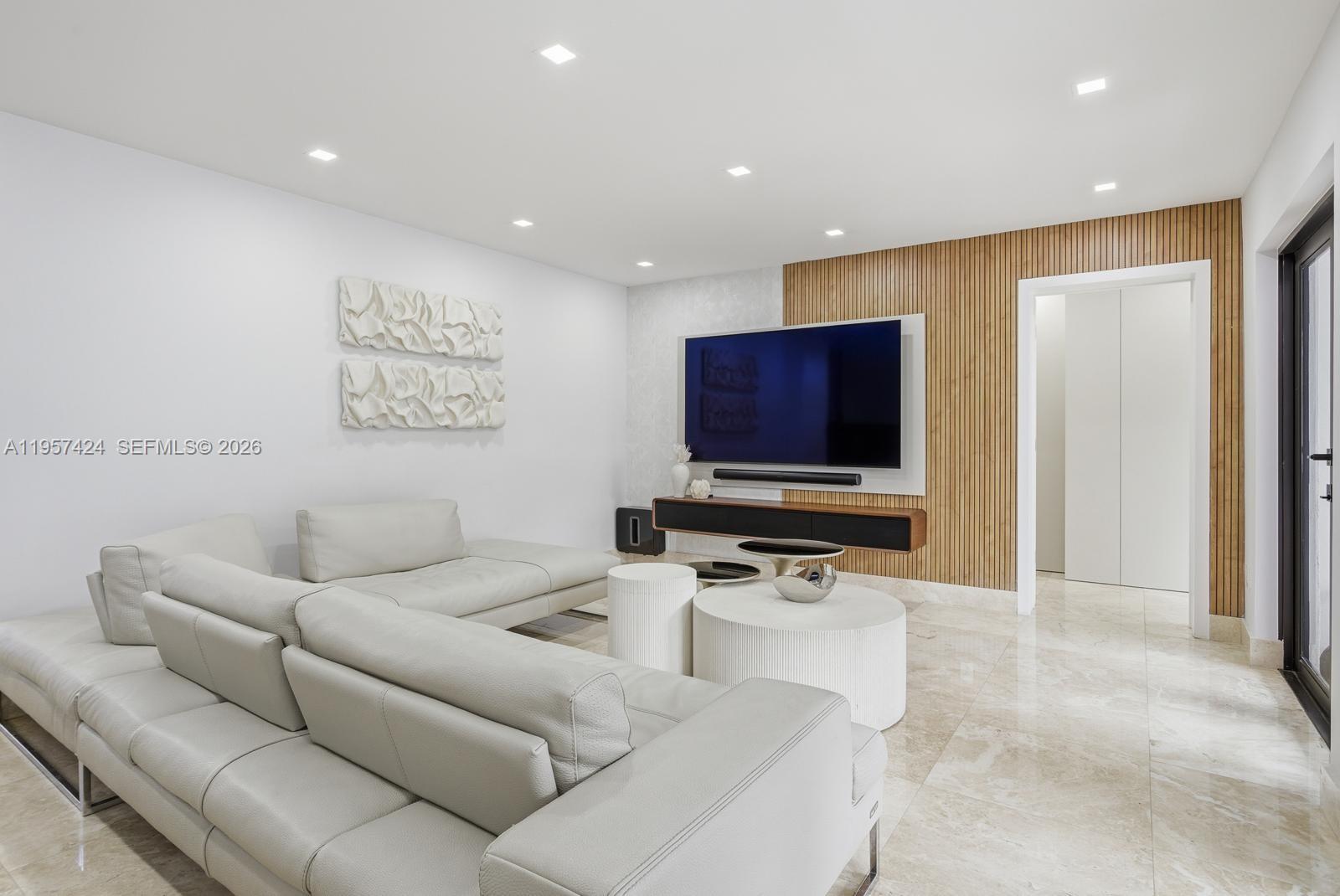 DORAL ESTATES - Residential