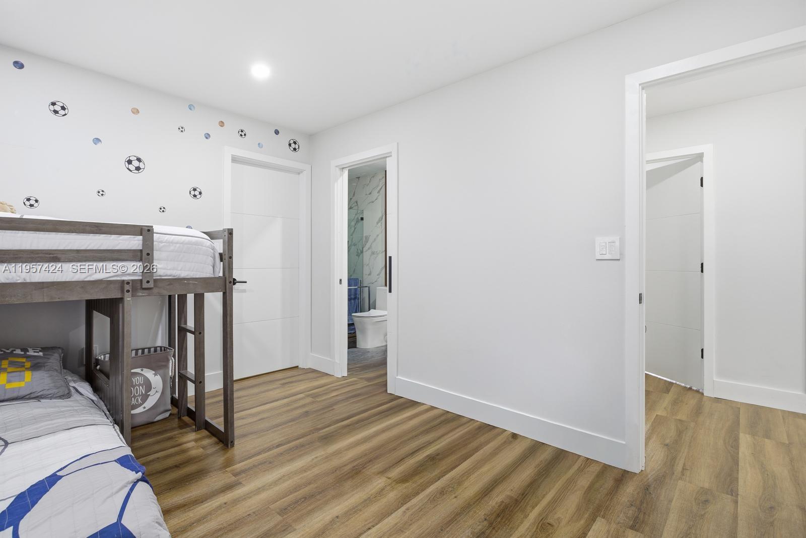 DORAL ESTATES - Residential