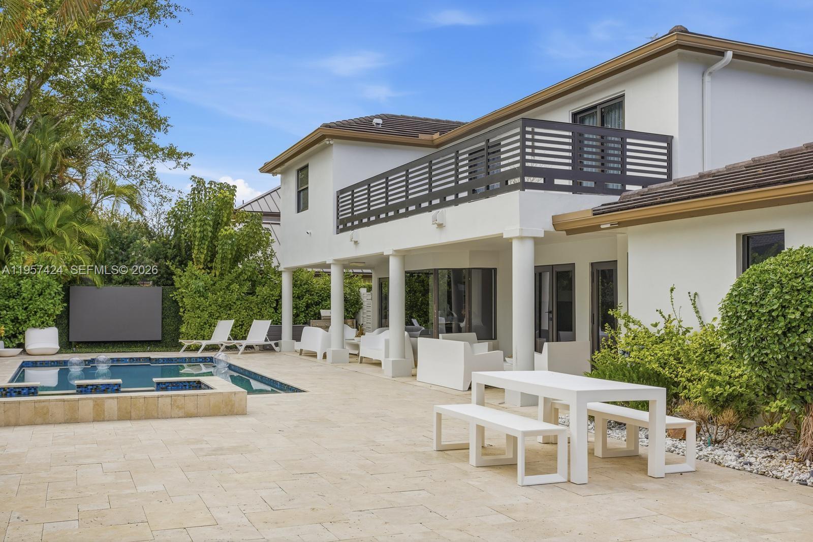 DORAL ESTATES - Residential
