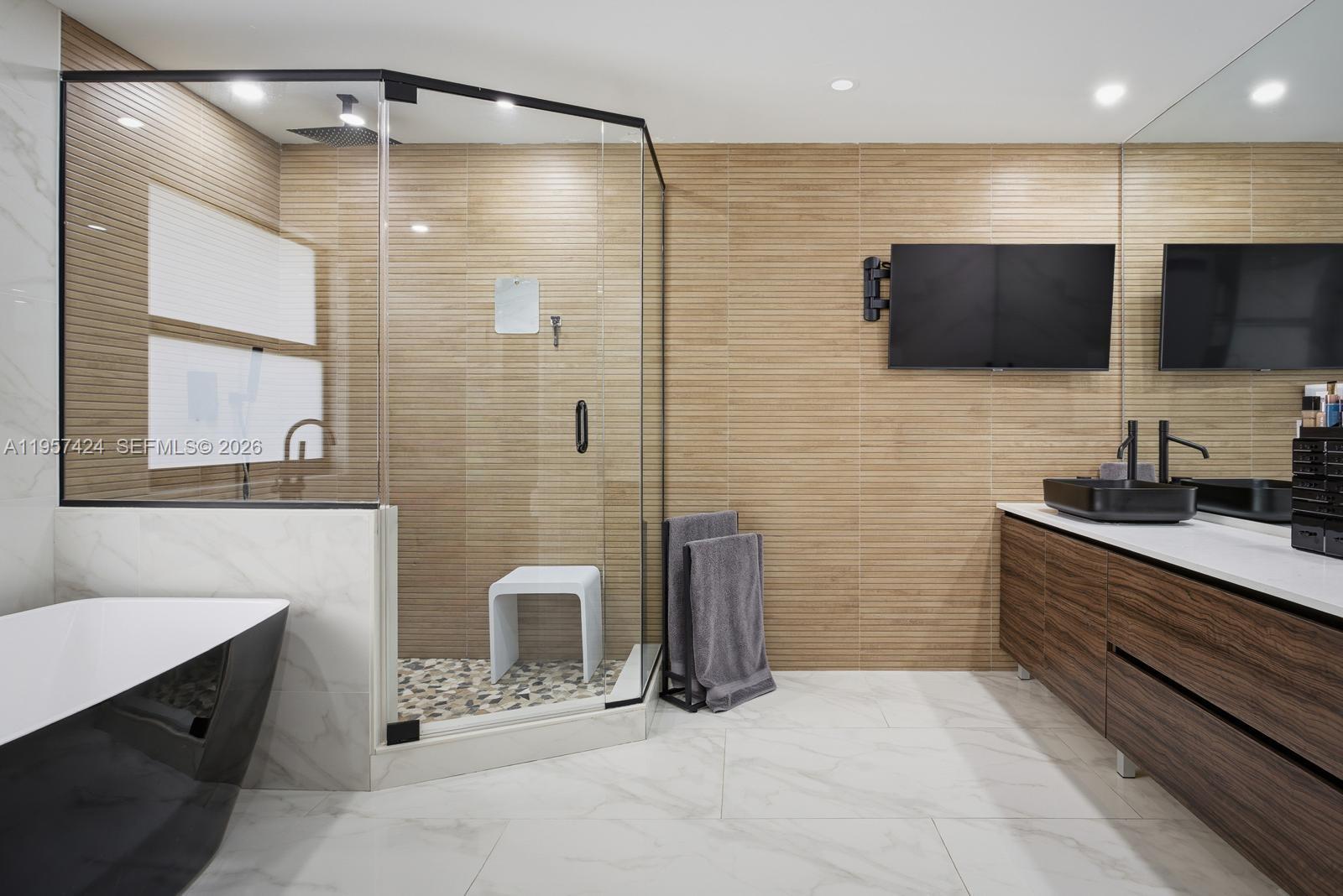 DORAL ESTATES - Residential