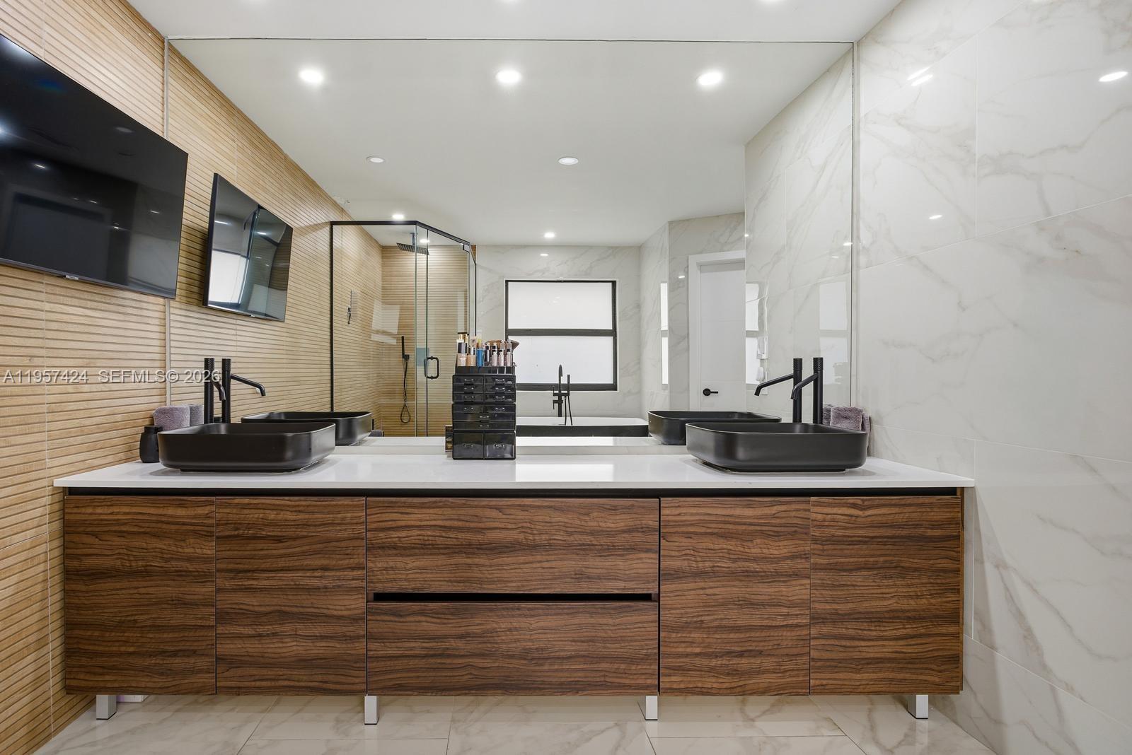 DORAL ESTATES - Residential