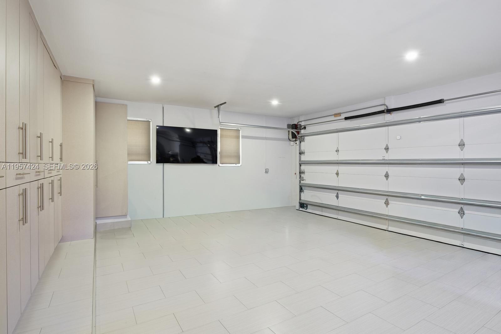 DORAL ESTATES - Residential