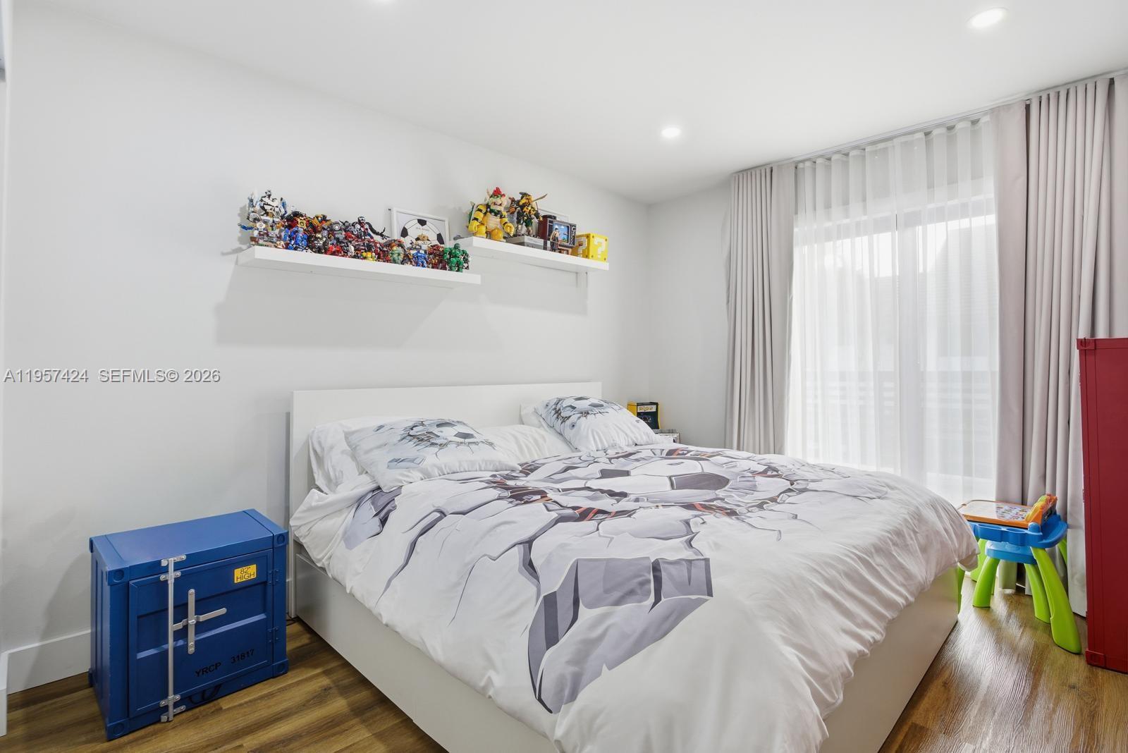 DORAL ESTATES - Residential