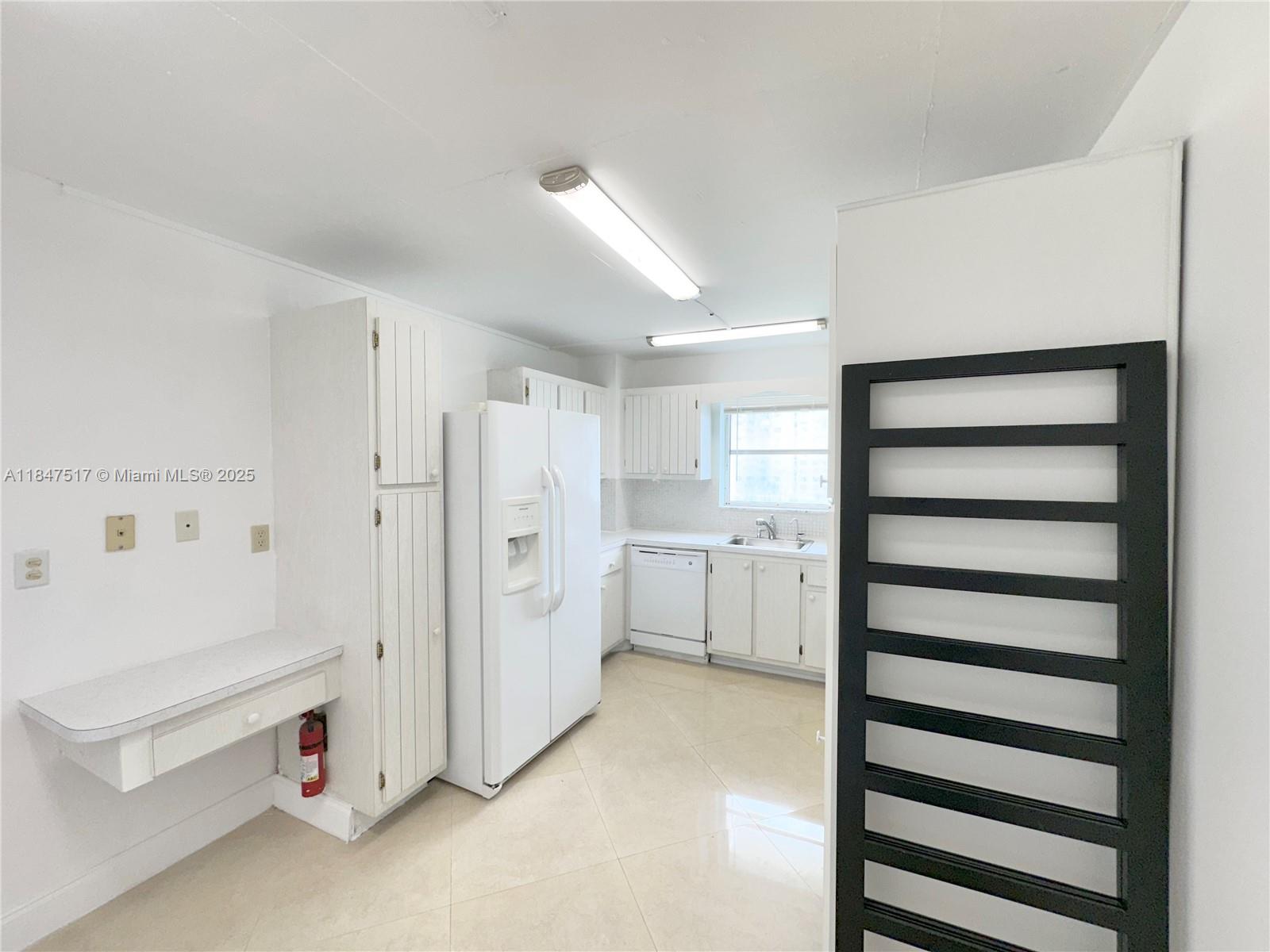 COMMODORE PLAZA CONDO - Residential