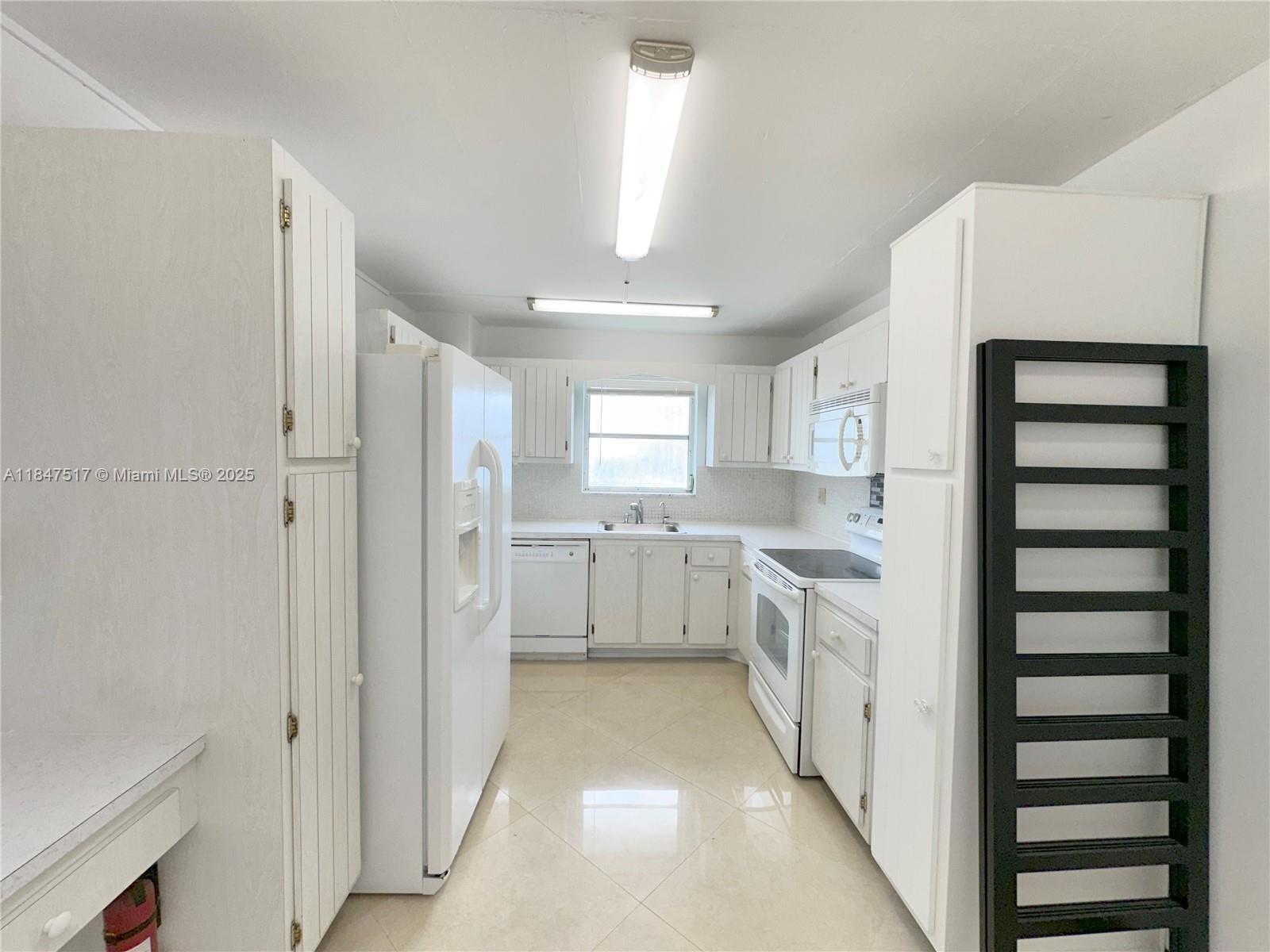 COMMODORE PLAZA CONDO - Residential