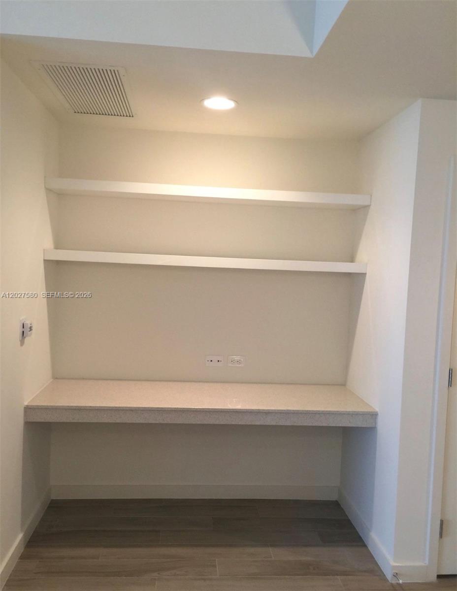 999 SW 1st Ave 2005