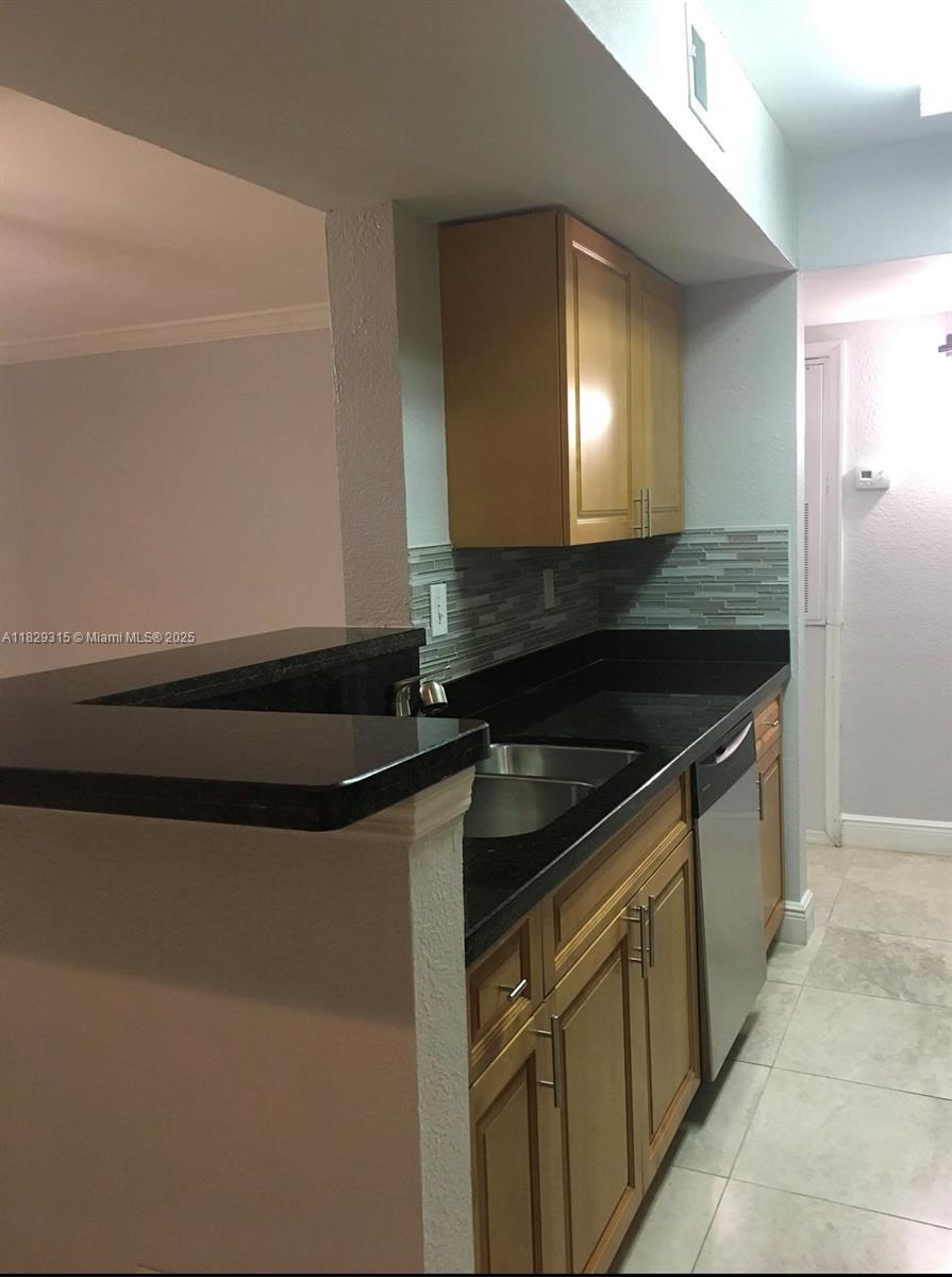 VISTA LAGO AT THE HAMMOCK - Residential