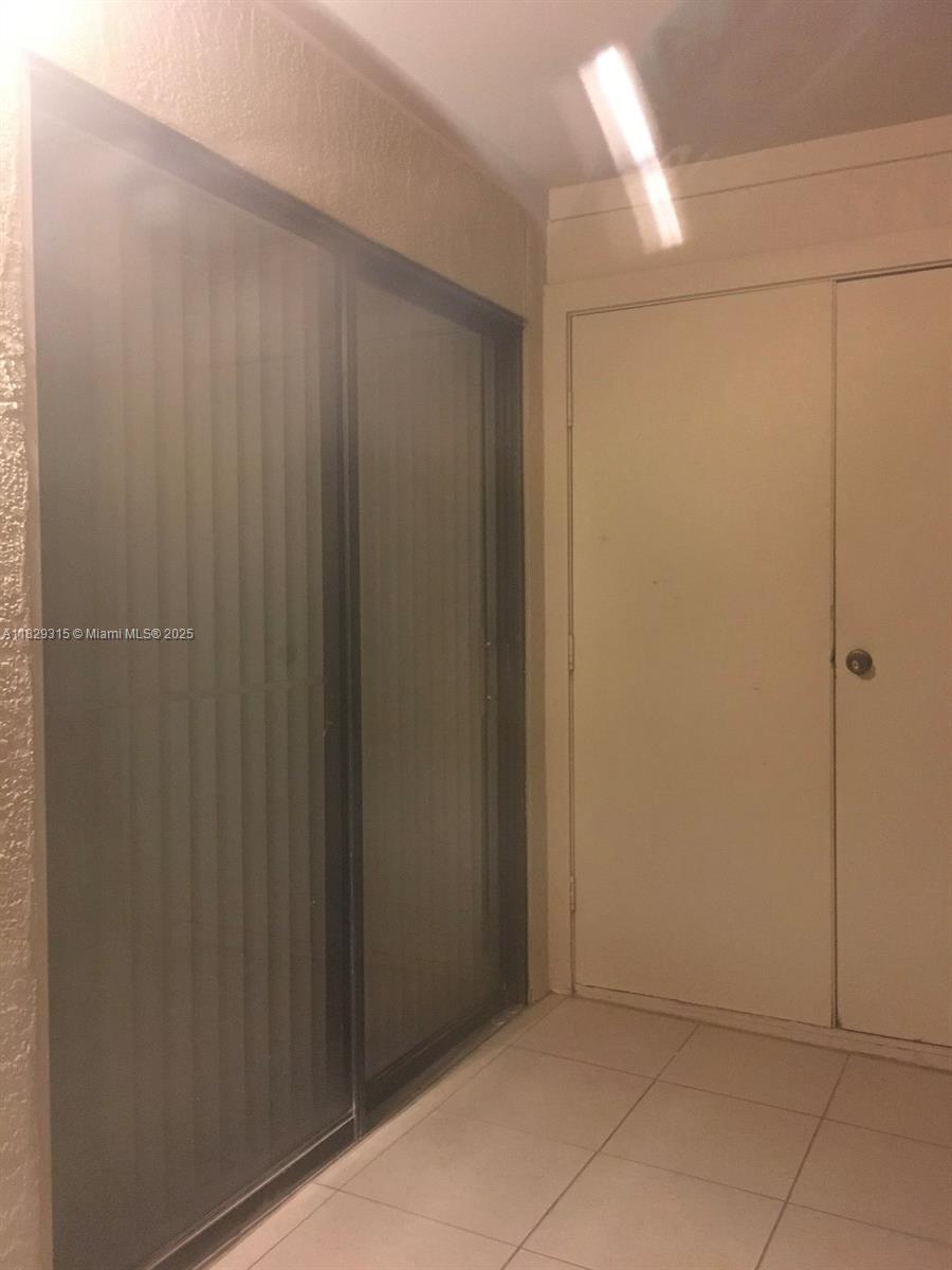 VISTA LAGO AT THE HAMMOCK - Residential