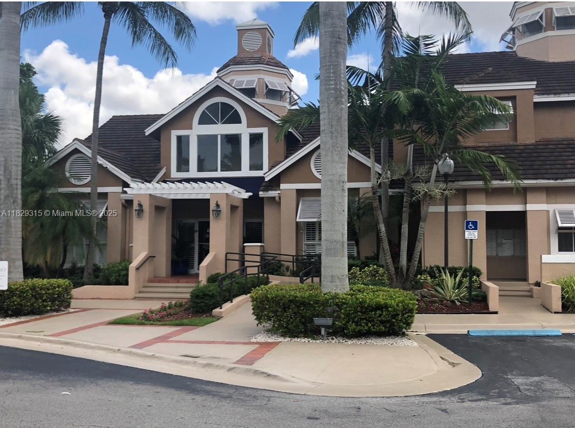 VISTA LAGO AT THE HAMMOCK - Residential