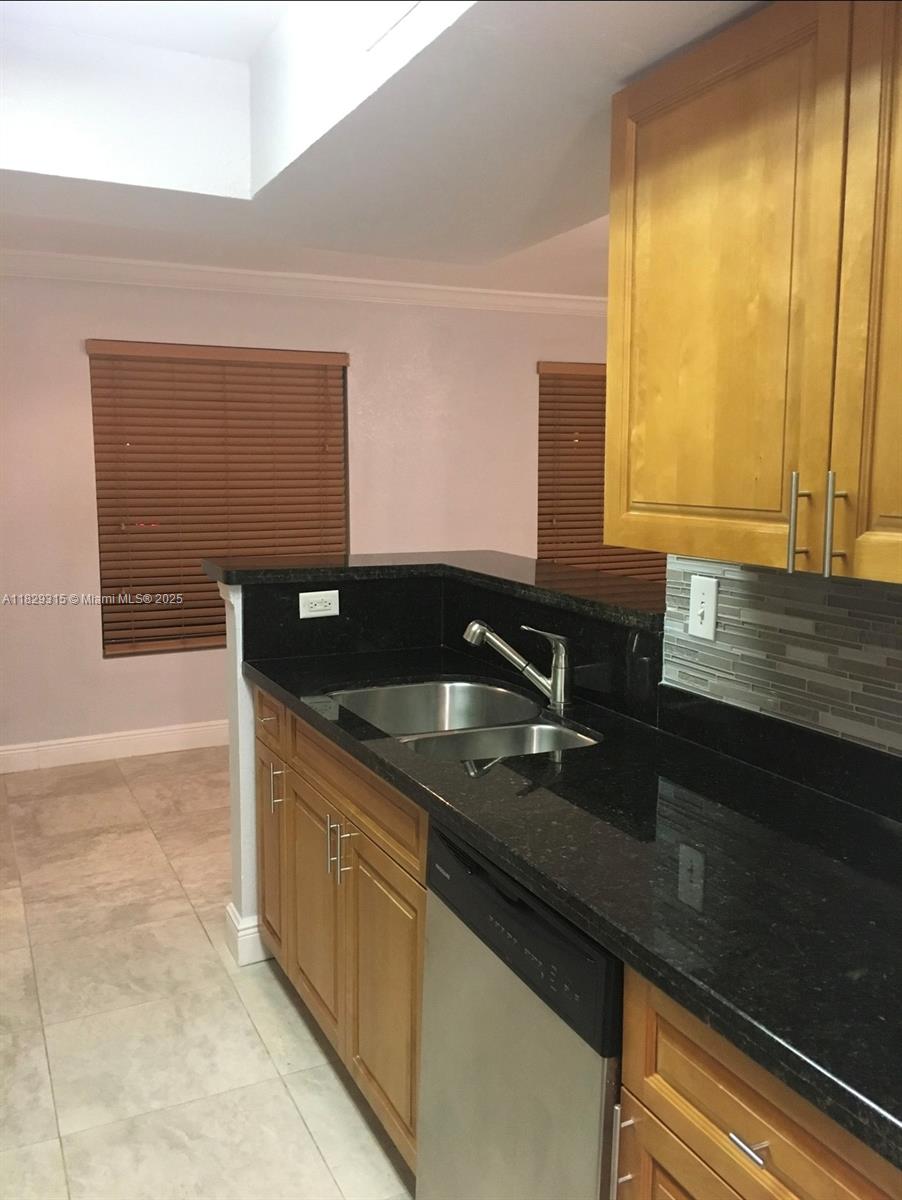 VISTA LAGO AT THE HAMMOCK - Residential