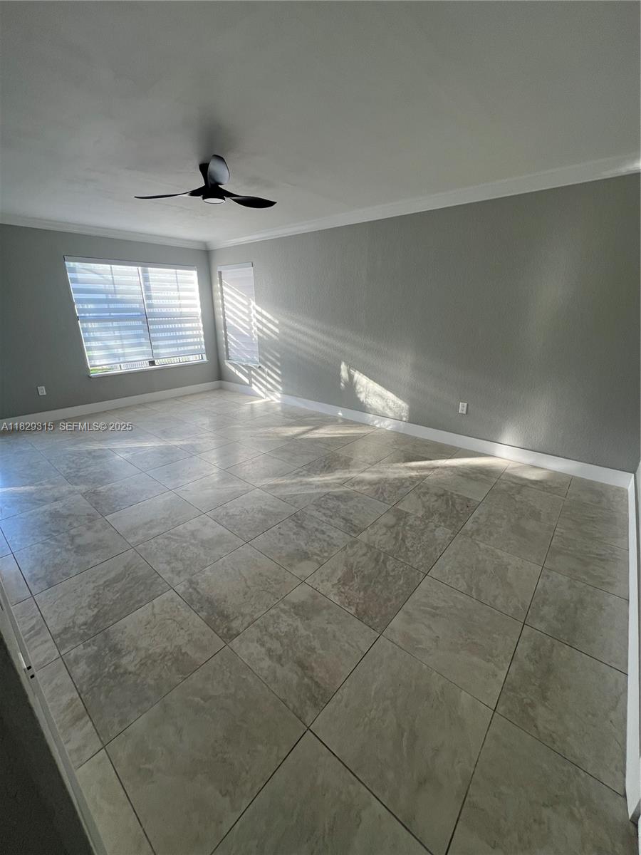 VISTA LAGO AT THE HAMMOCK - Residential