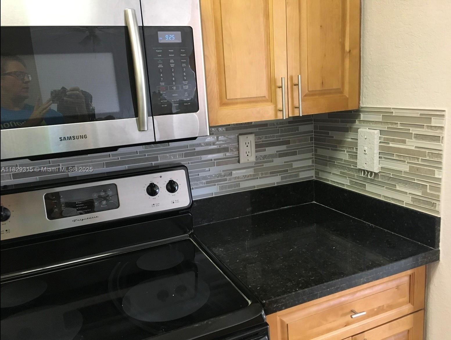 VISTA LAGO AT THE HAMMOCK - Residential