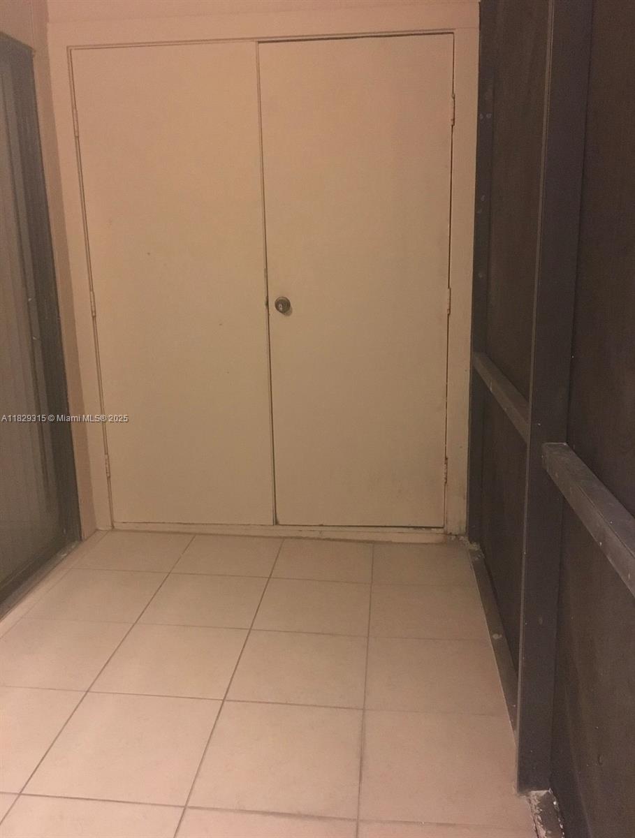 VISTA LAGO AT THE HAMMOCK - Residential