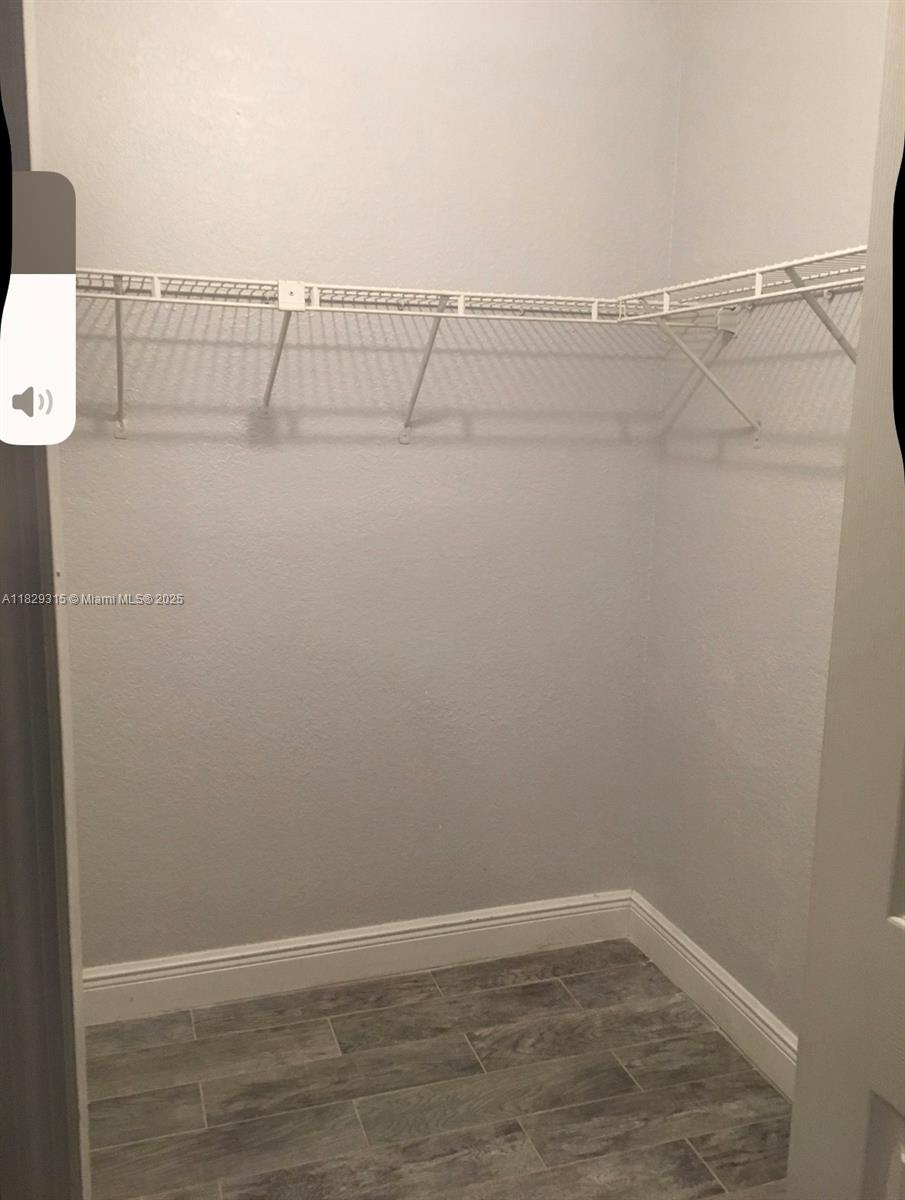 VISTA LAGO AT THE HAMMOCK - Residential