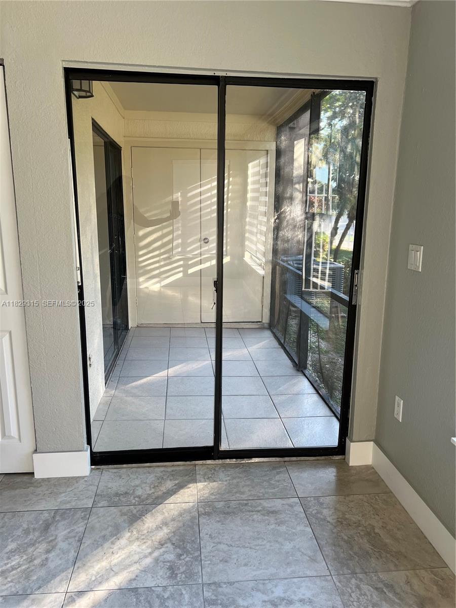 VISTA LAGO AT THE HAMMOCK - Residential