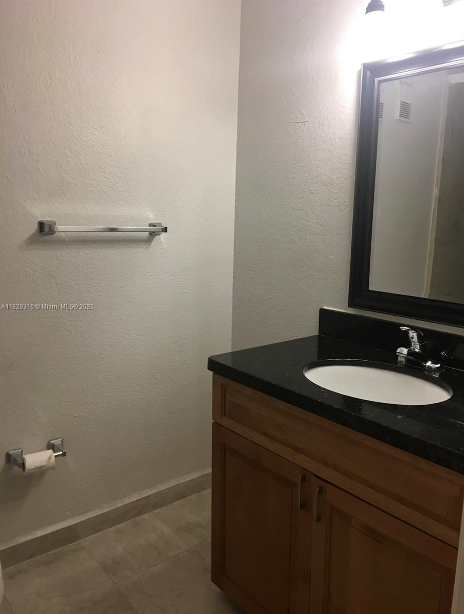 VISTA LAGO AT THE HAMMOCK - Residential