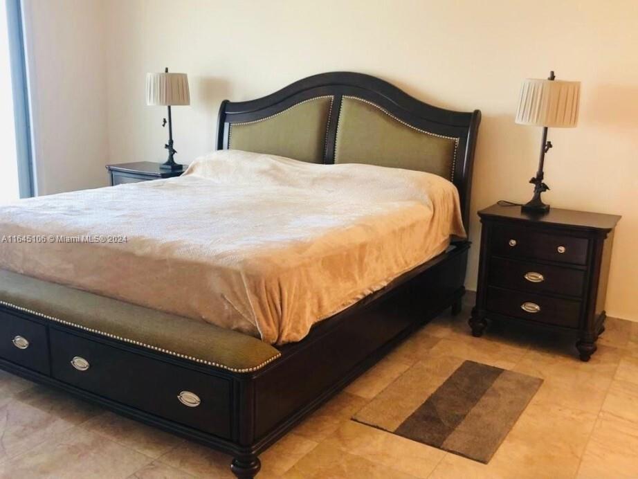 COMMODORE PLAZA CONDO - Residential