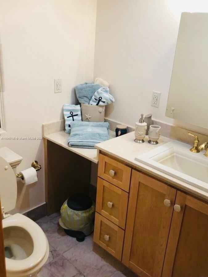 COMMODORE PLAZA CONDO - Residential