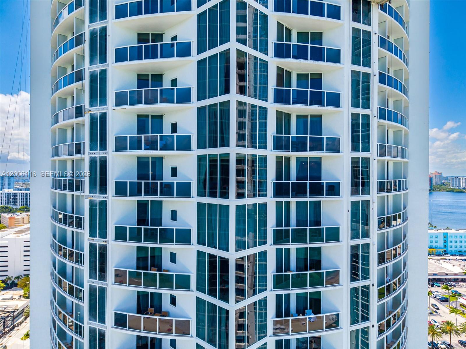 TRUMP INTERNATIONAL SONES - Residential