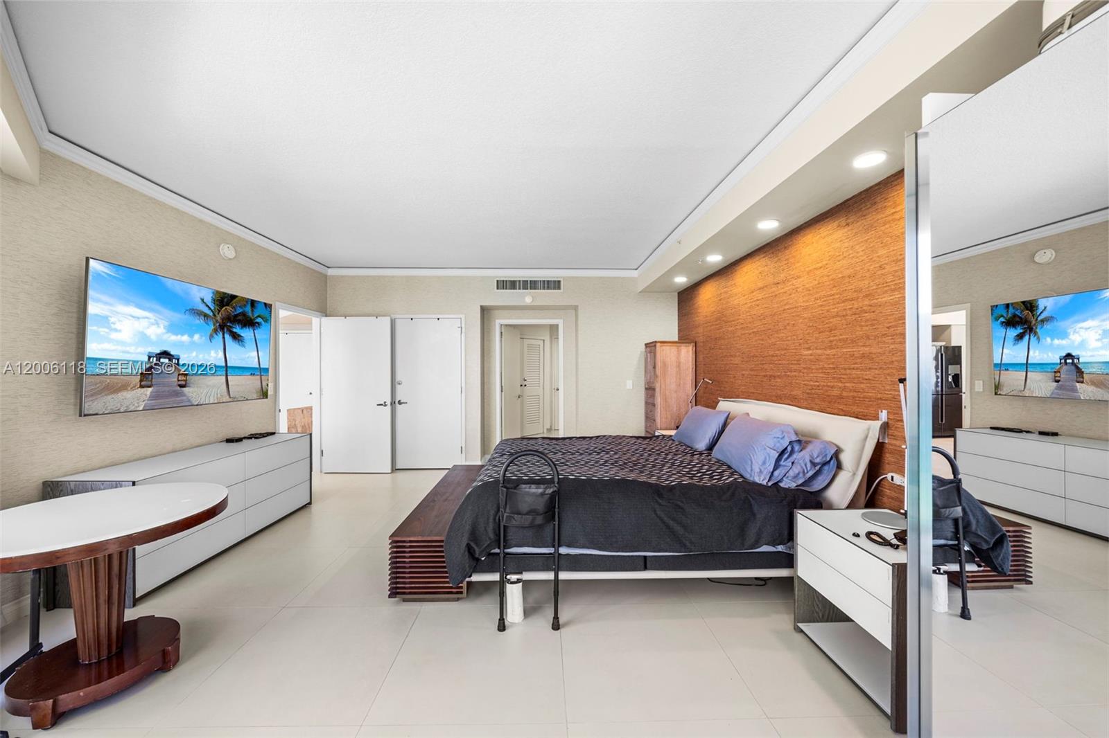 TRUMP INTERNATIONAL SONES - Residential