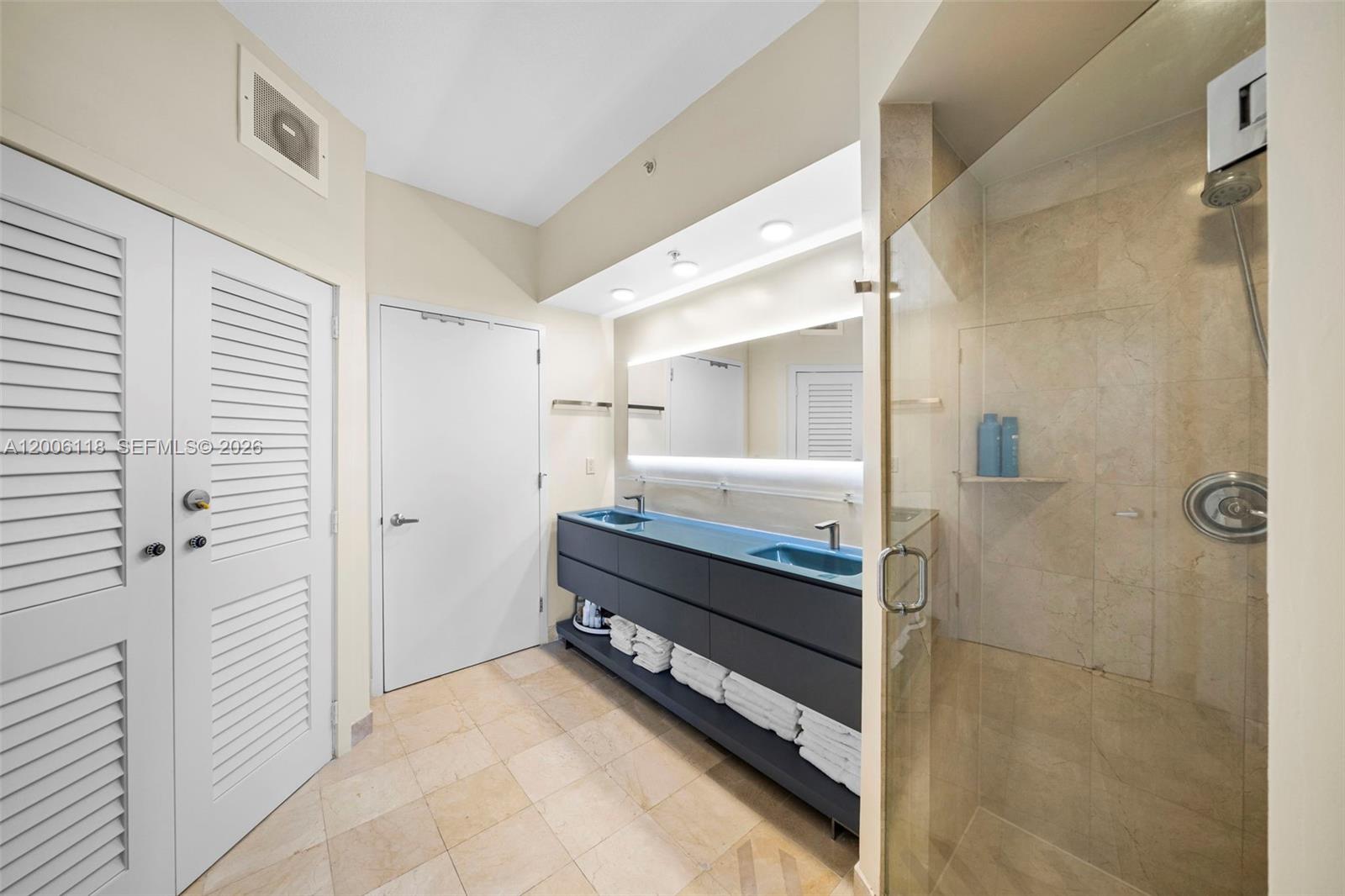 TRUMP INTERNATIONAL SONES - Residential