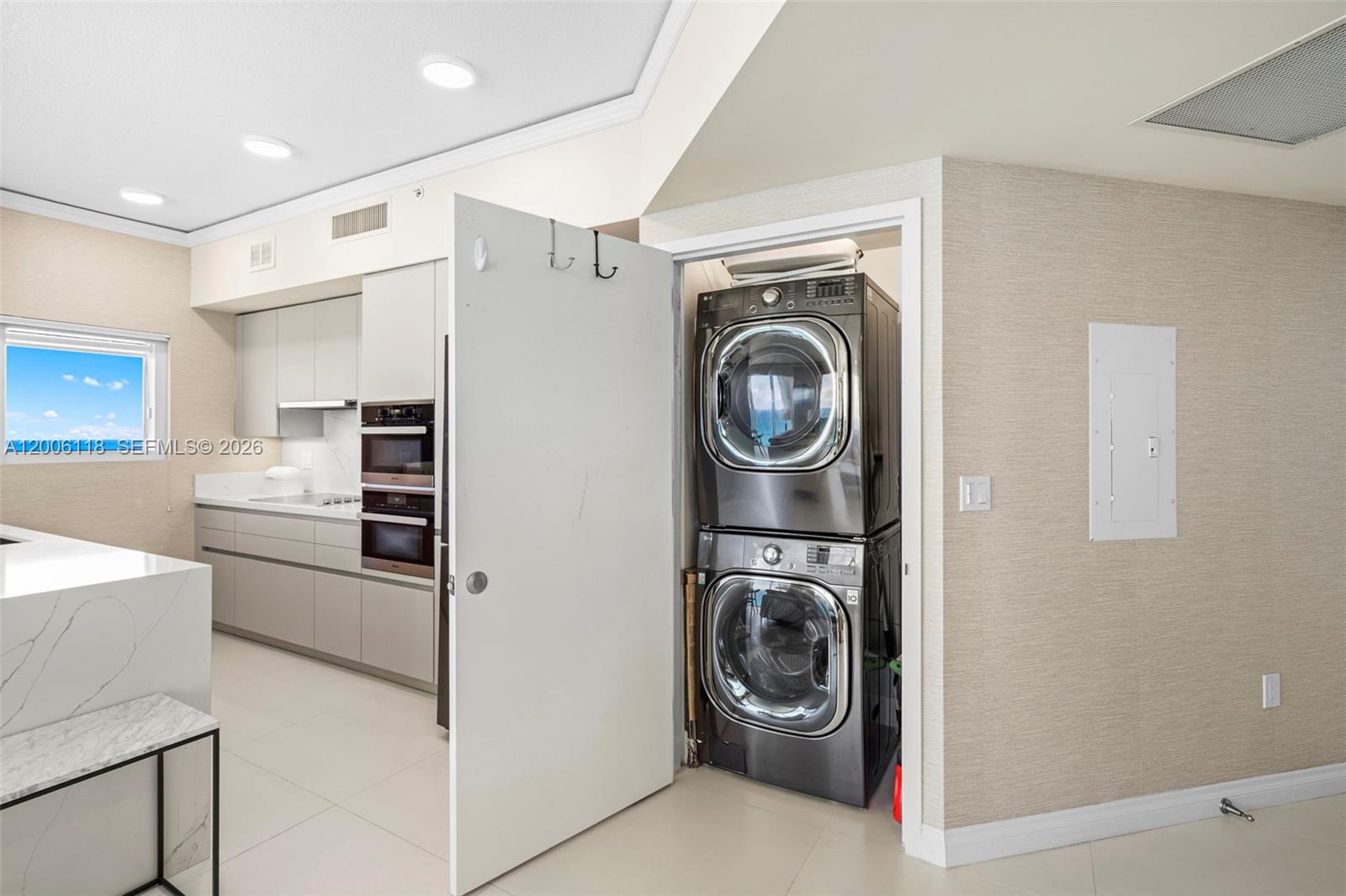 TRUMP INTERNATIONAL SONES - Residential