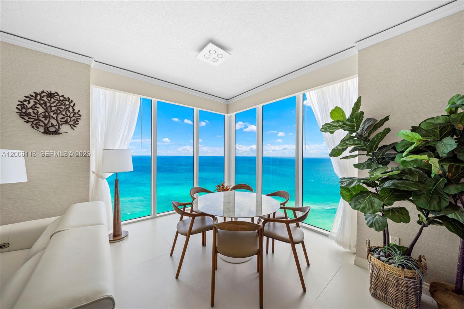 TRUMP INTERNATIONAL SONES - Residential